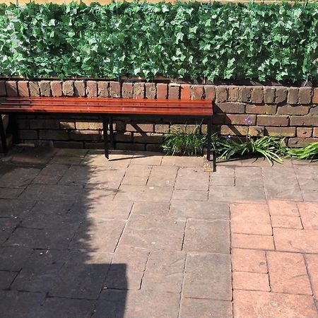 An Extra Large Room With Patio & Own Front Entrance Rotherham Rawmarsh Exterior photo